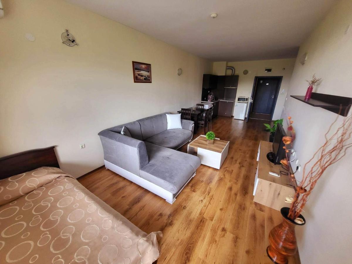 Dilov In Yalta Apartment Goldstrand